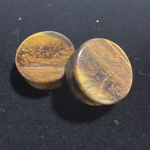 32mm (1-1/8”) tigers eye ear plugs
